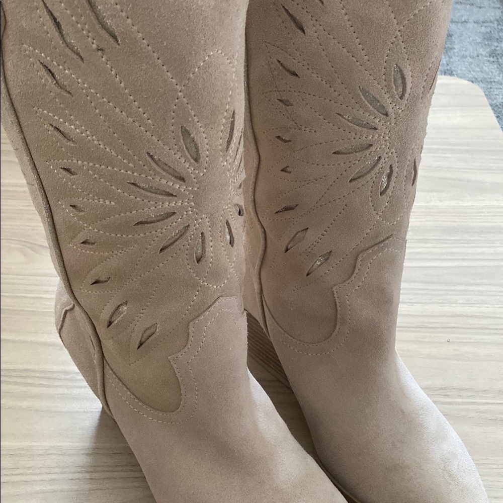 dolce vita Women's Beige Suede Western Boots